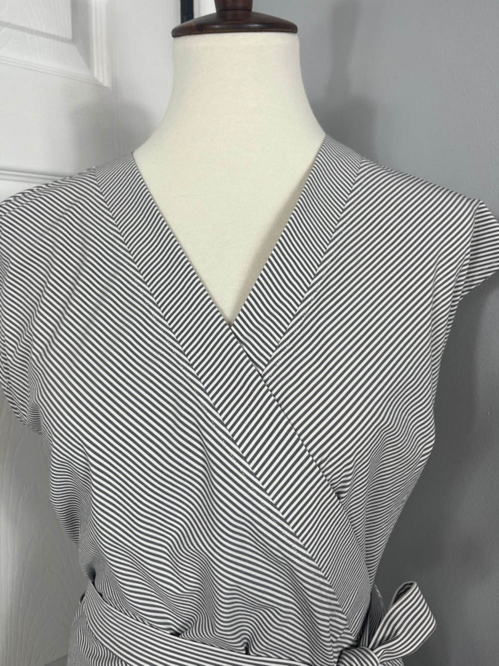 Athleta Lightweight Striped Newport Wrap Dress Size Medium | Easy Care Dress - Picture 3 of 10
